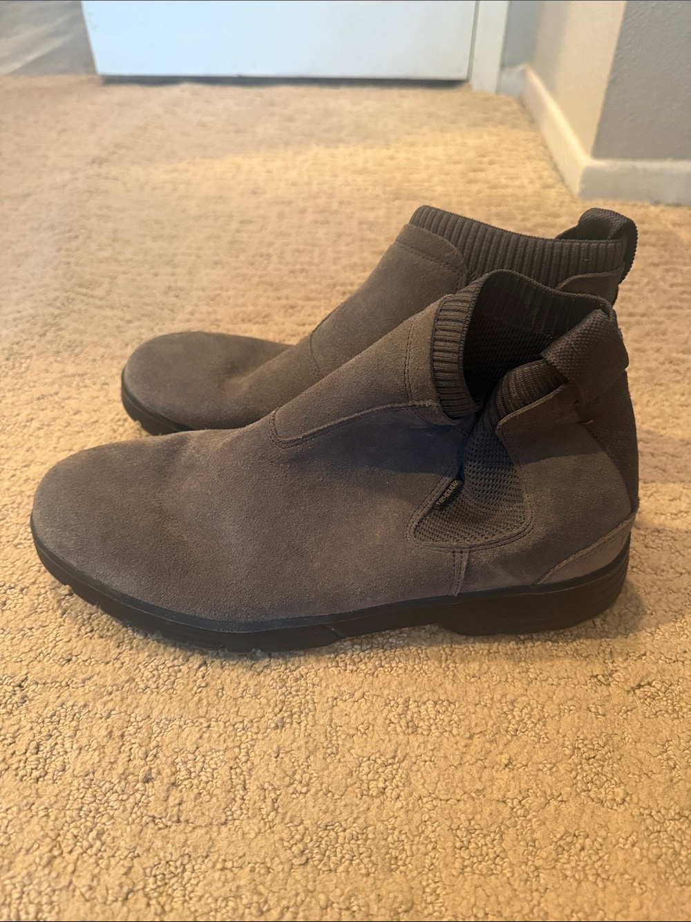 Hey Dude Men's Gray Suede Chukka Boots